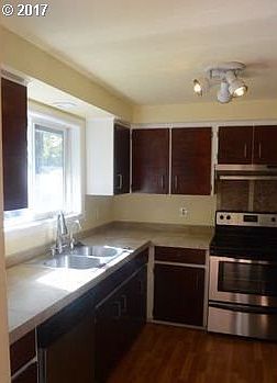 4th image of 8701 NE Lewis Dr