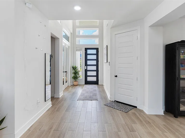 424 Hollister Dr — Photo 14