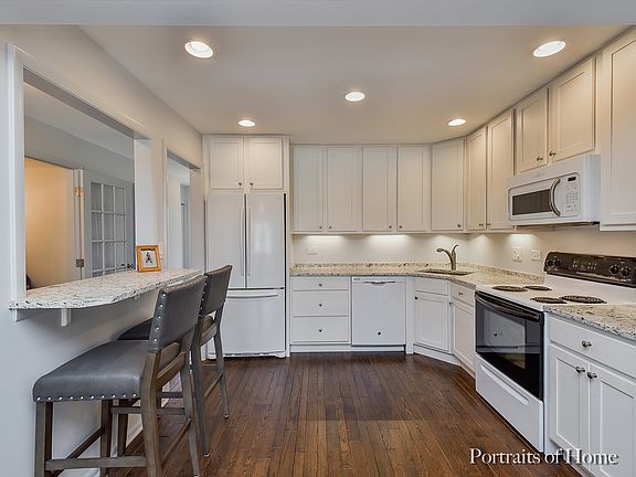 5th image of 64 N Park Blvd
