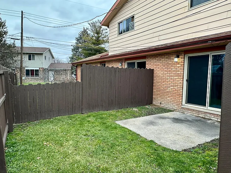 2099 Fabian Dr — Photo 10