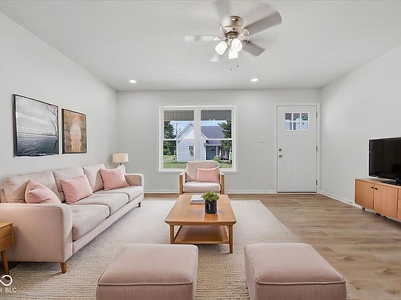 3rd image of 734 Center St