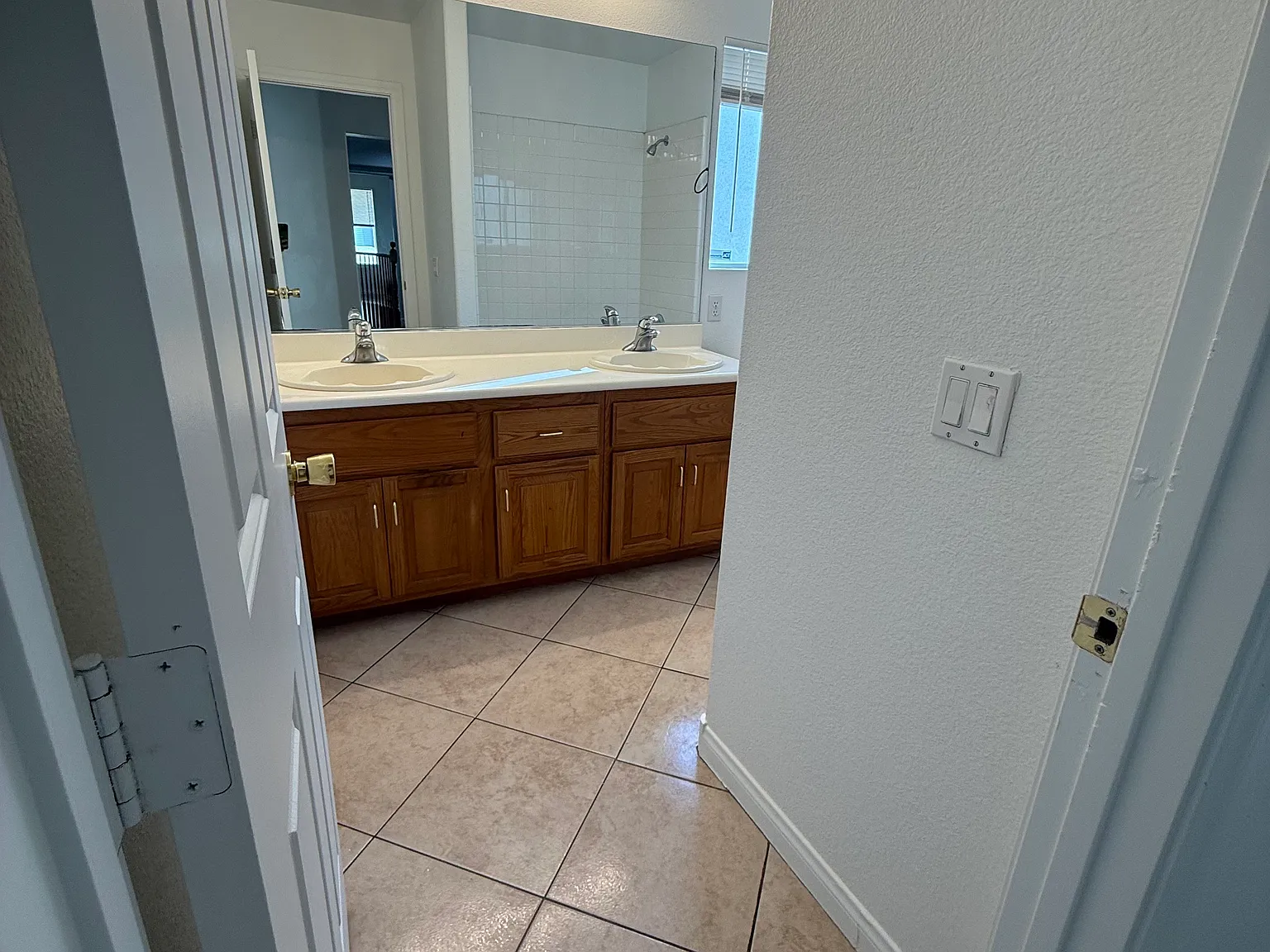 5 bed, 3297 sqft, $2,450 — Photo 2