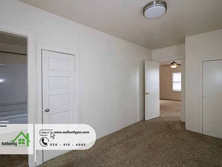2124 Pine St — Photo 7