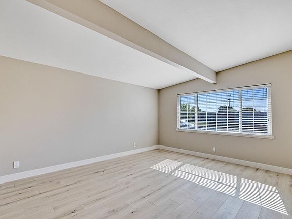 5th image of 318 Navajo Dr