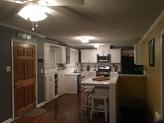 3rd image of 5001 Rosewood Dr