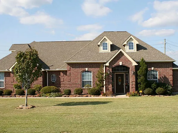 3419 Royal Palm Dr, Mont Belvieu, TX 77523