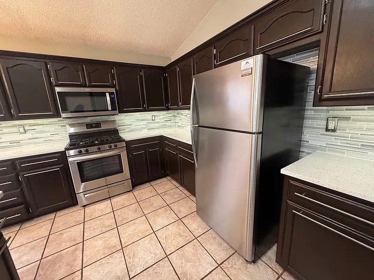 9701 Tapatio Dr NW — Photo 6