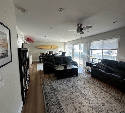 4th image of 4704 Seashore Dr