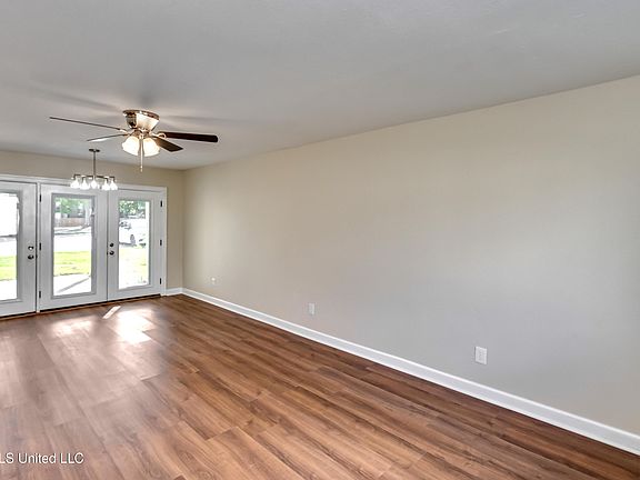 5th image of 1022 Windrose Dr