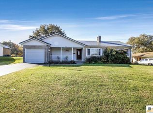 405 Robin Rd, Horse Cave, KY 42749