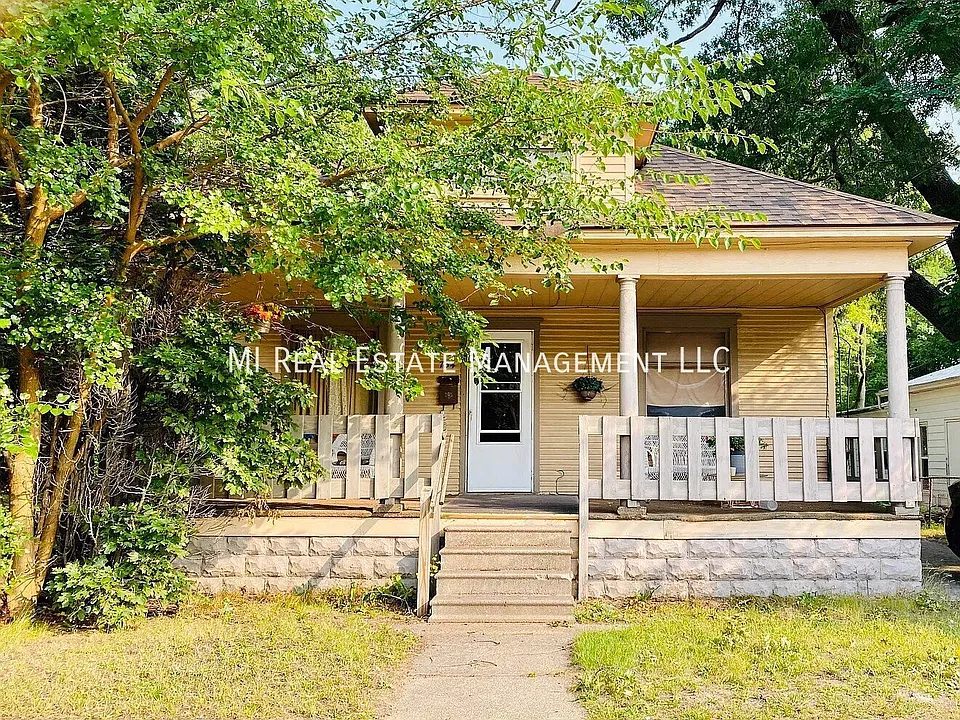 734 E Apple Ave