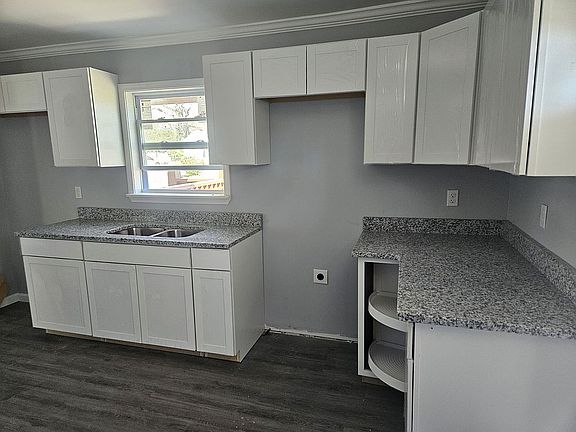 4th image of 214 Hollywood Dr