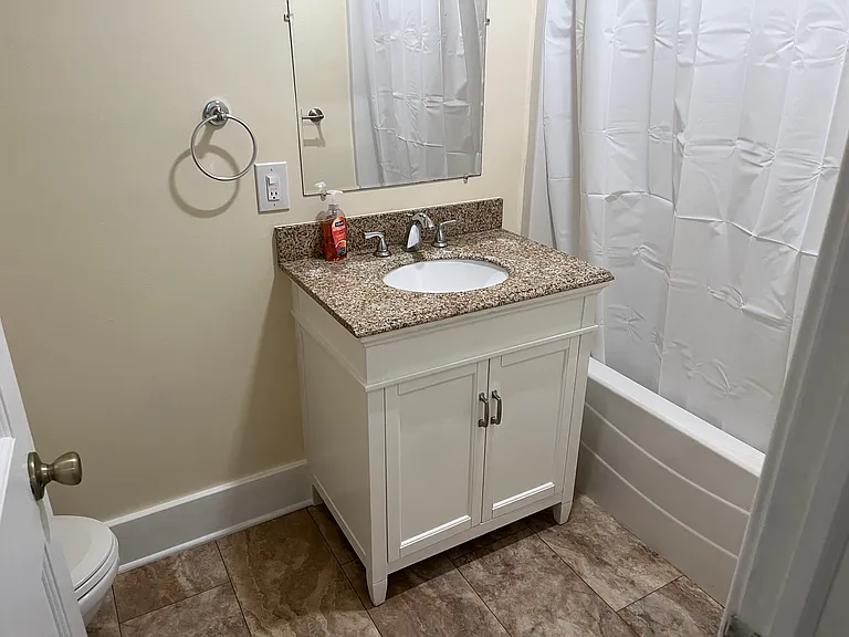 149 N Guilford Ave — Photo 4