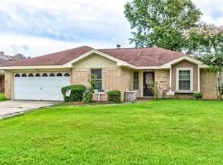 1424 N 26th St, Nederland, TX 77627