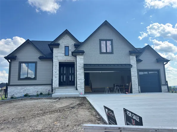 8294 Edgewood Ct, West Des Moines, IA 50266