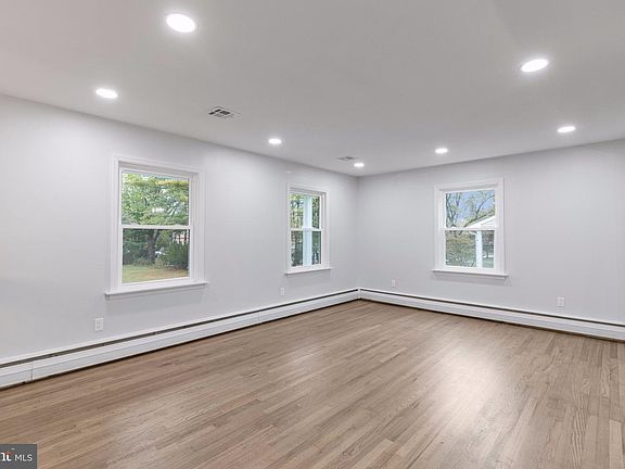 5th image of 179 Nottaway Ln
