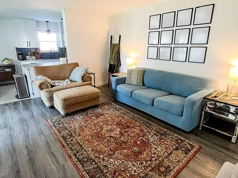 120 E 56th Pl — Photo 6