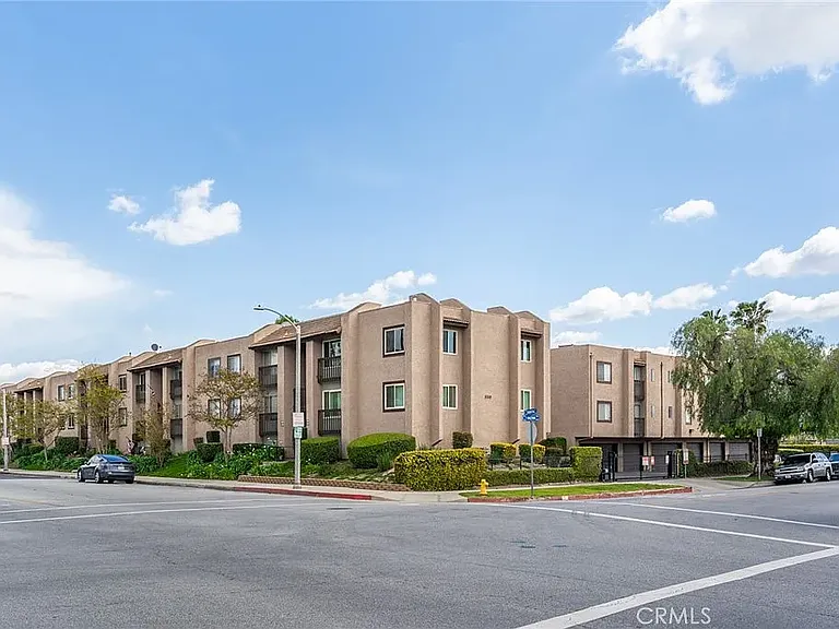 830 N Dalton Ave #111 — Photo 15