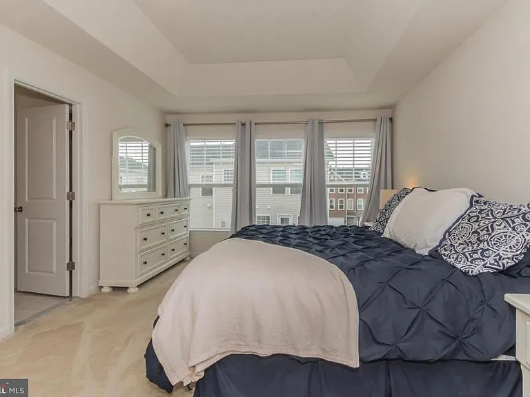 42275 Lancaster Woods Sq — Photo 11