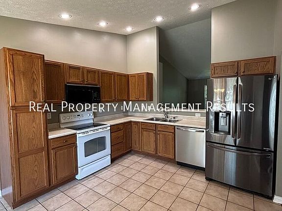 4th image of 3617 Harvard Ct