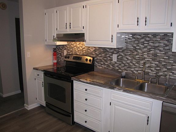 3rd image of 9887 Greenriver Dr