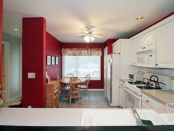 3rd image of 6 Blindbrook Dr #6