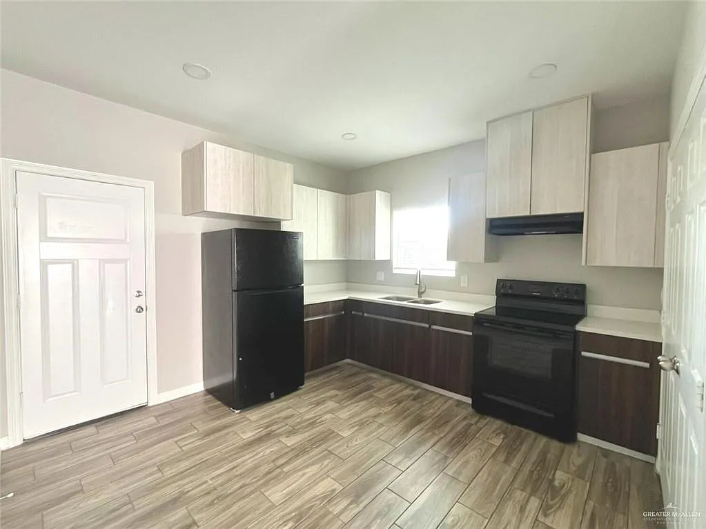2 bed, 2.0 bath, 900 sqft, $1,095 — Photo 4