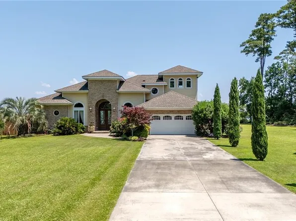 2391 Temples Point Rd, Havelock, NC 28532