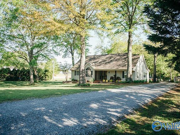 4th image of 131 Arnold Dr