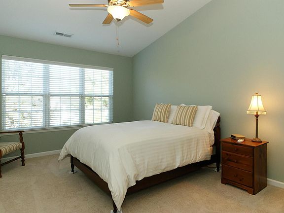 Serene Master w/ Vaulted Ceiling