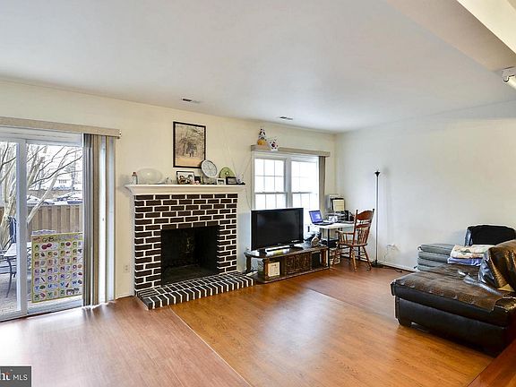 4th image of 4420 Chase Park Ct