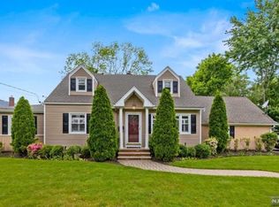 486 River Rd, New Milford, NJ 07646