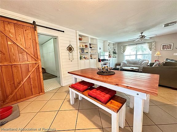 3rd image of 1577 Buck St