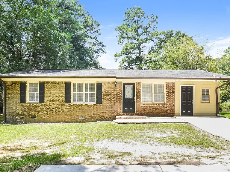 851 Grayson Hwy — Photo 1
