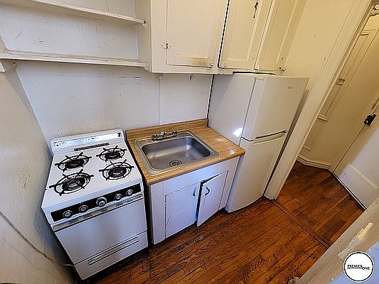 3rd image of 10 Bennett Ave #3B