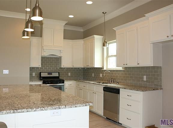 4th image of 4905 Woodstock Way