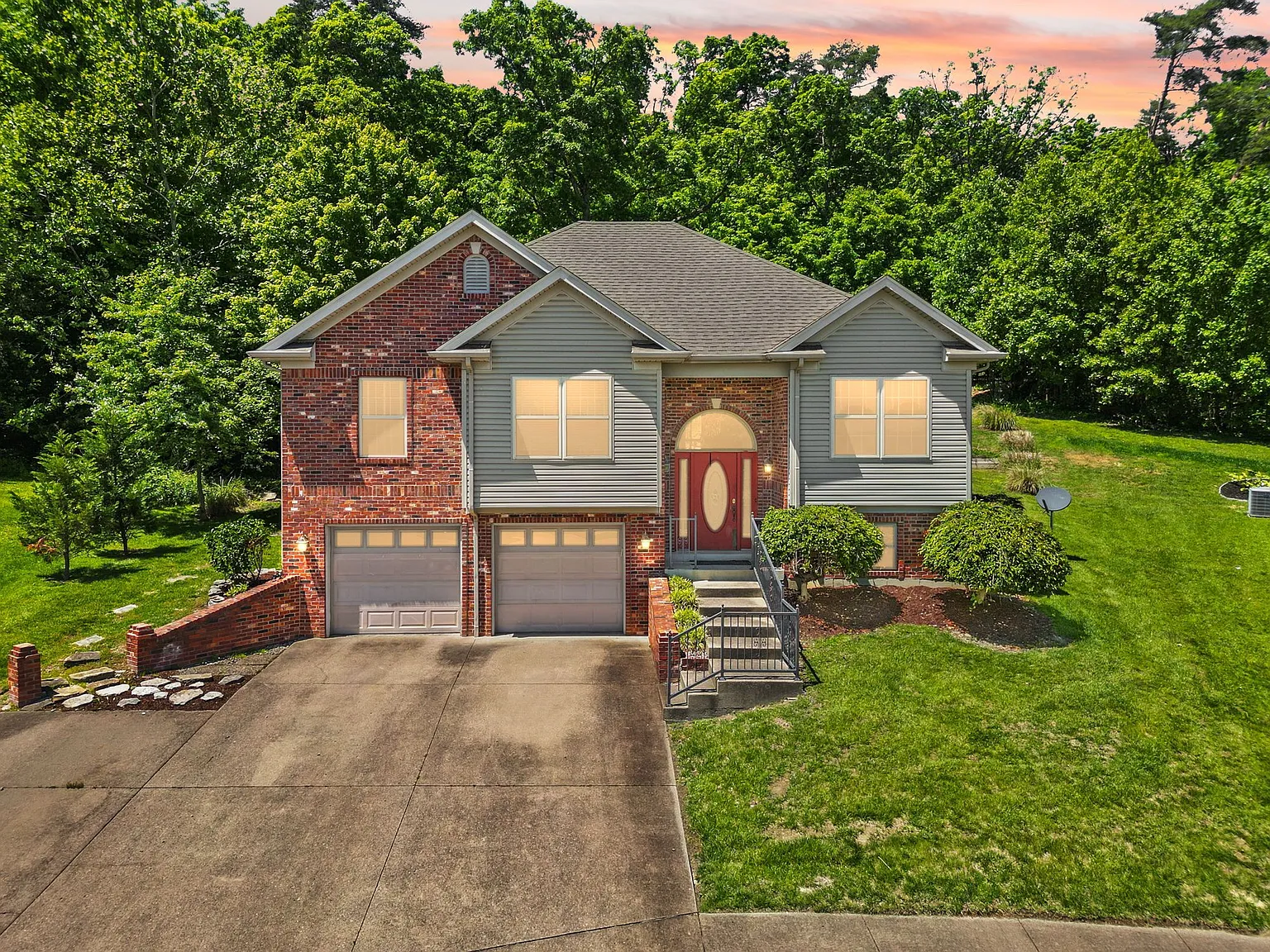 3 bed, 3.0 bath, 2328 sqft, $2,450 — Photo 1