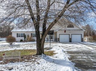 95 Calhoun Dr, Troy, NY 12182