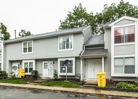 3rd image of 94 Woodlake Manor Dr