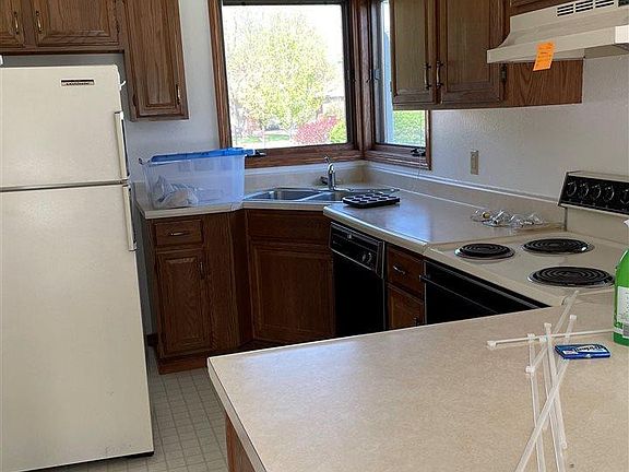 3rd image of 502-504 Red Bird Ln