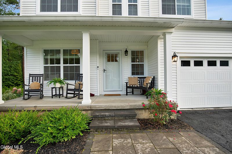 3rd image of 6 Winterberry Lane