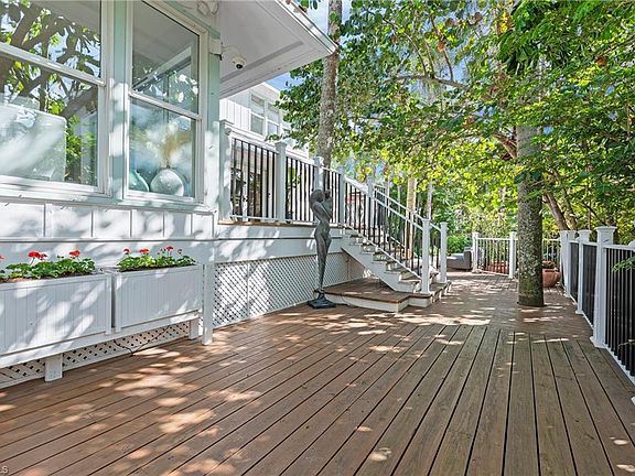 4th image of 61 12th AVE S