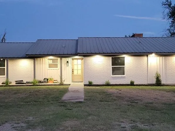 110 Twin Cir, Wortham, TX 76693
