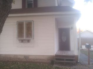 911 E Macon St, Clinton, IL 61727