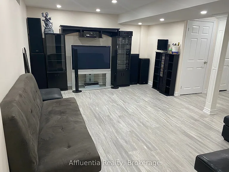 159 Warnford Cir — Photo 3