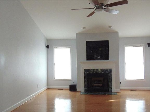 5th image of 2457 Millbrook Dr