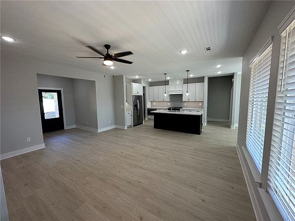 3rd image of 759 W Foothills Dr