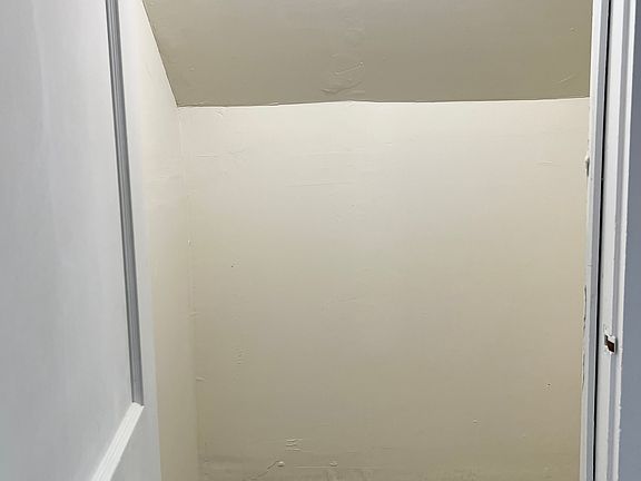 Closet 2 out of 5