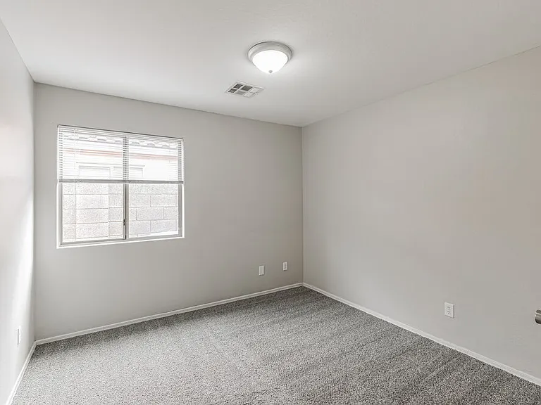 7814 S 72nd Ln — Photo 13
