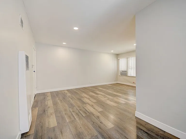 7044 Lanewood Ave — Photo 23